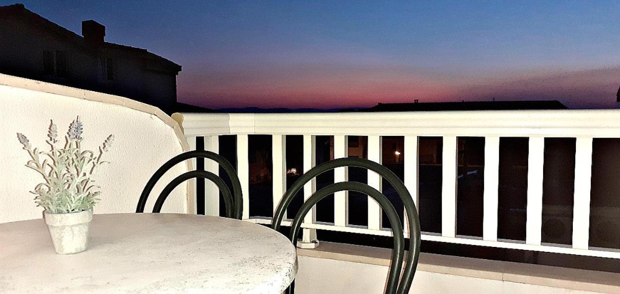 Apartments Villa Bonaca Baška Voda Quarto foto